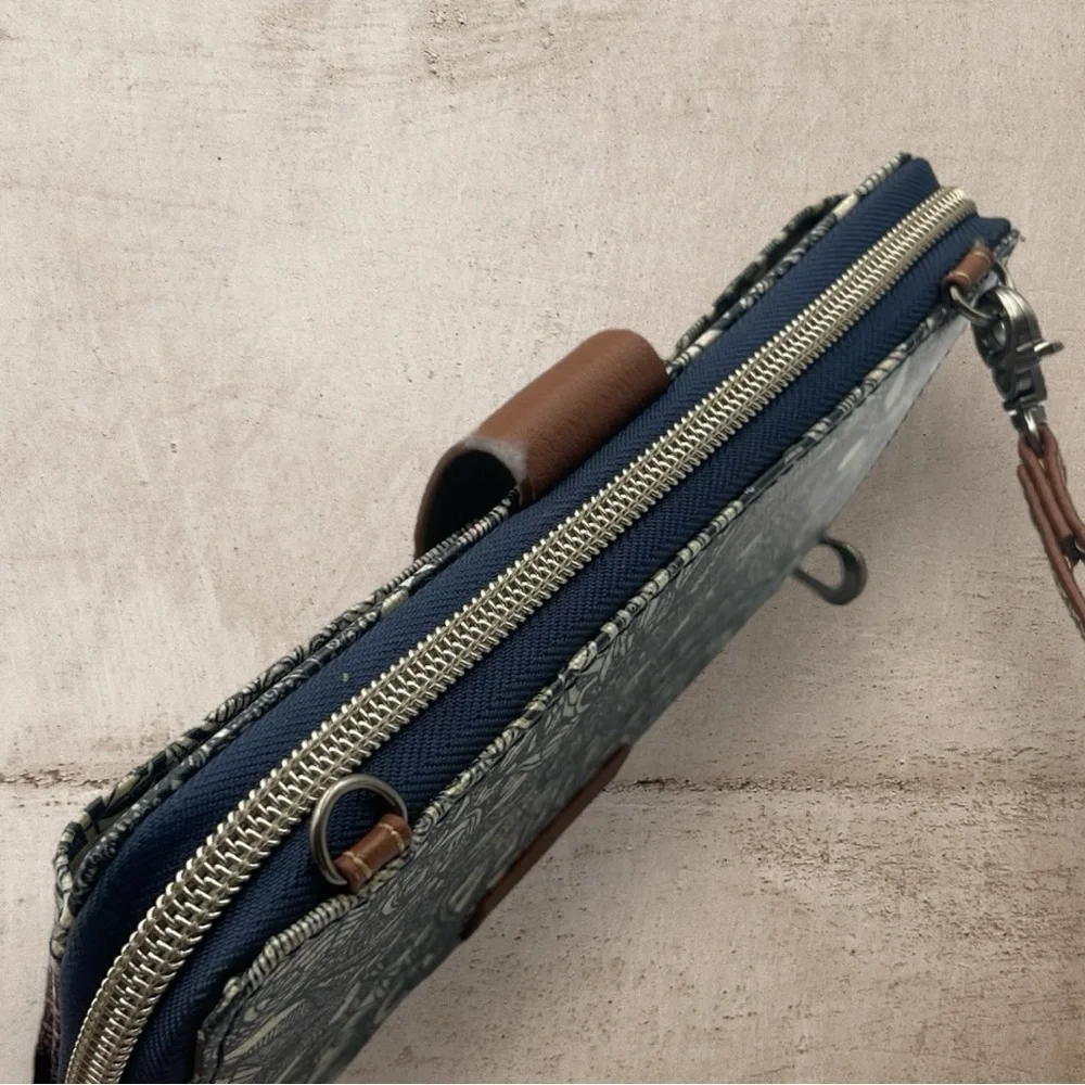 Sakroots Artist Circle Smartphone Wallet, Detachable Wristlet Strap Navy & Tan